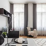 Place Of Grace - 50 Meters From Dancing House *