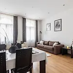 Place Of Grace - 50 Meters From Dancing House Διαμέρισμα *