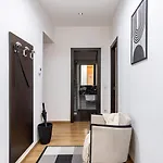 Place Of Grace - 50 Meters From Dancing House *