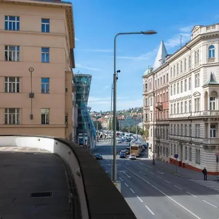 Place Of Grace - 50 Meters From Dancing House Διαμέρισμα *