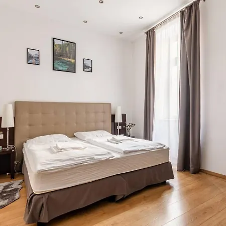 Place Of Grace - 50 Meters From Dancing House *