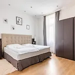 דירה Place Of Grace - 50 Meters From Dancing House פראג