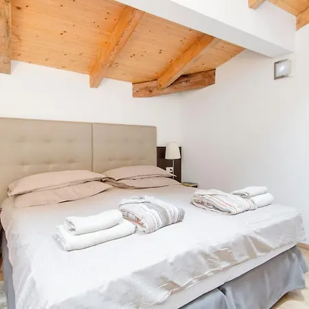 Place Of Grace - 50 Meters From Dancing House Appartement *