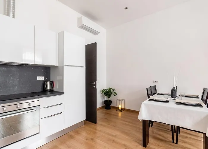 Place Of Grace - 50 Meters From Dancing House Apartman *