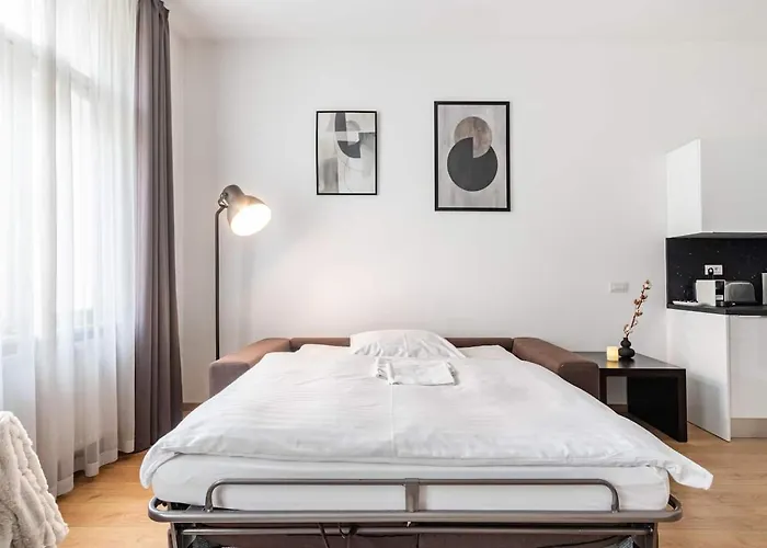Apartman Place Of Grace - 50 Meters From Dancing House Prága