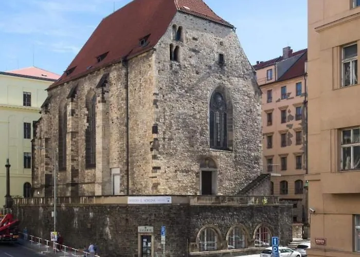 Place Of Grace - 50 Meters From Dancing House Apartman *
