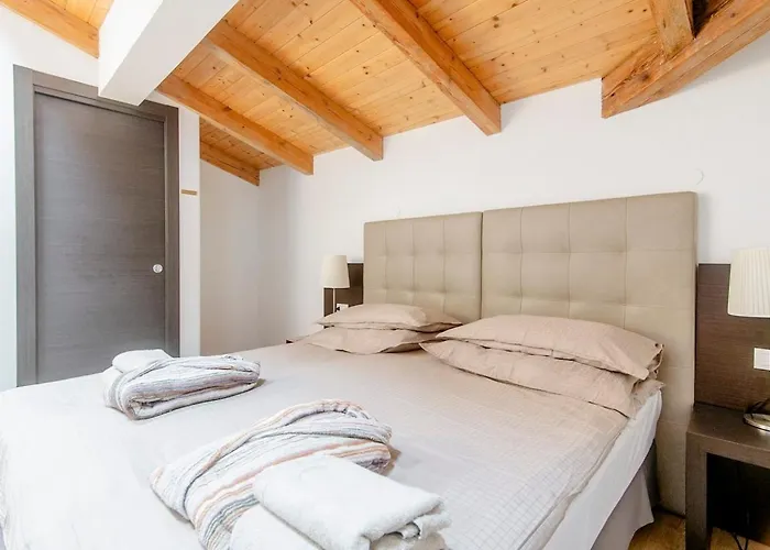 Apartman Place Of Grace - 50 Meters From Dancing House Prága