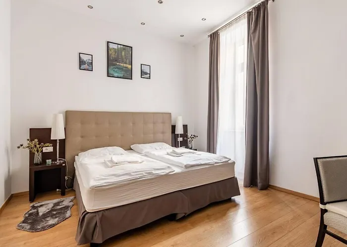 Place Of Grace - 50 Meters From Dancing House *