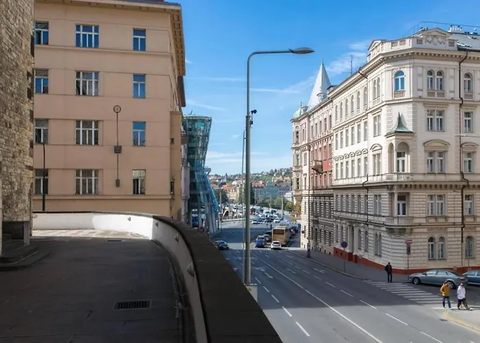 Place Of Grace - 50 Meters From Dancing House Apartman *