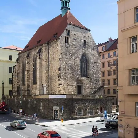 Place Of Grace - 50 Meters From Dancing House Apartment *