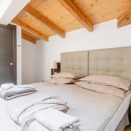 Appartamento Place Of Grace - 50 Meters From Dancing House Praga