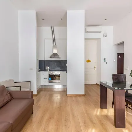 Place Of Grace - 50 Meters From Dancing House Apartment *