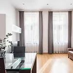 Place Of Grace - 50 Meters From Dancing House